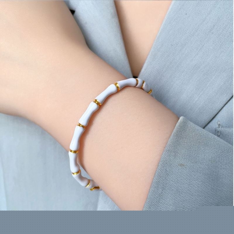 G*u*i bracelets